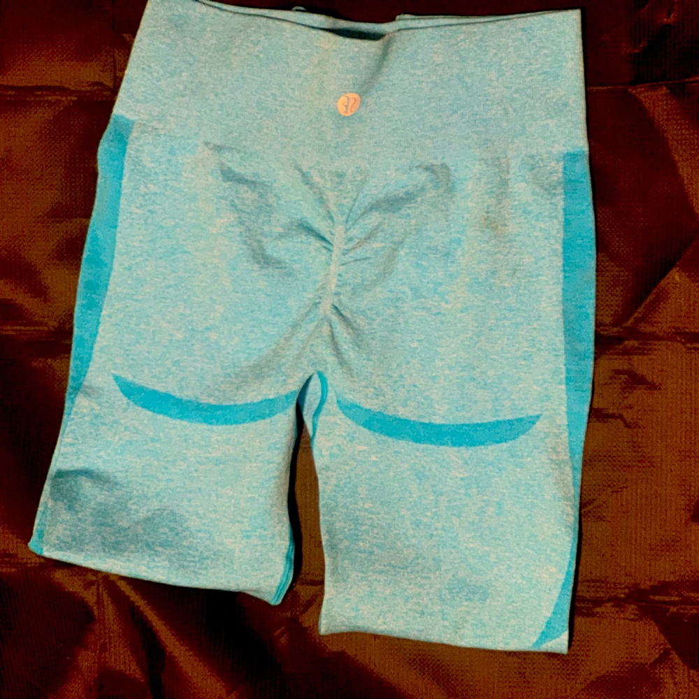 Sky blue leggings.